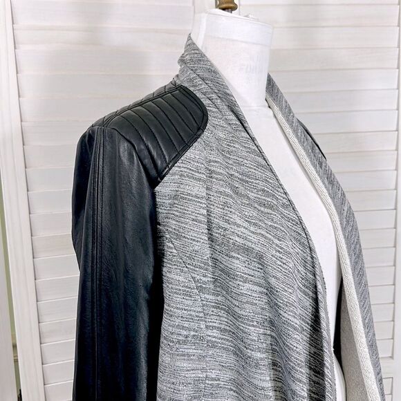 Torrid Size 2X Moto Jacket Waterfall Faux Leather NWOT - Picture 5 of 16